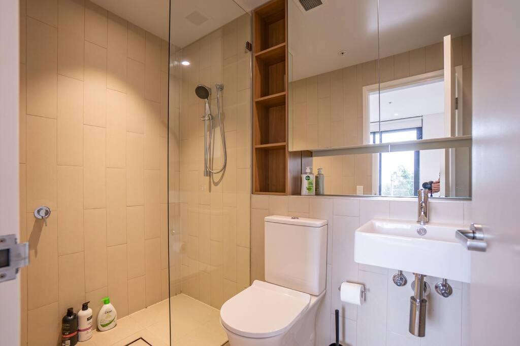 Next To Station Family & Friend Free Parking Apartment *