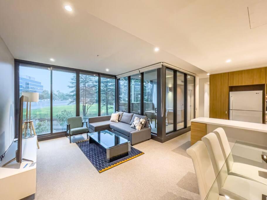 Apartment Next To Station Family & Friend Free Parking *