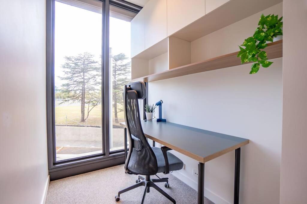 Next To Station Family & Friend Free Parking Apartment *
