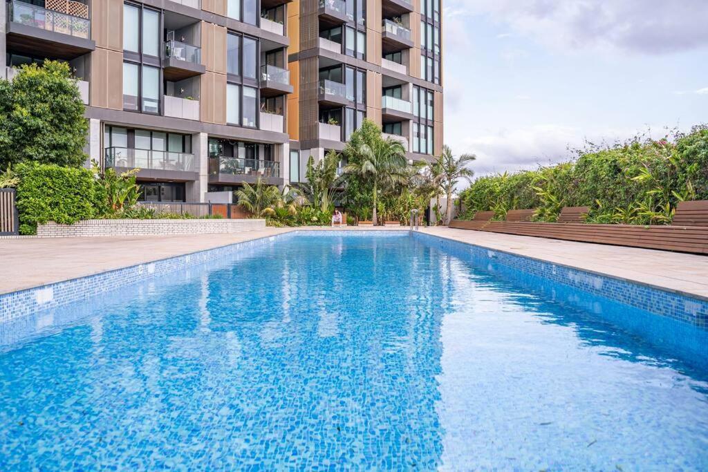 Next To Station Family & Friend Free Parking Apartment *